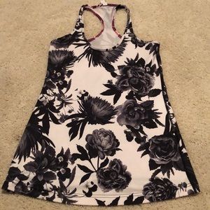 Lululemon ladies tank - size 8